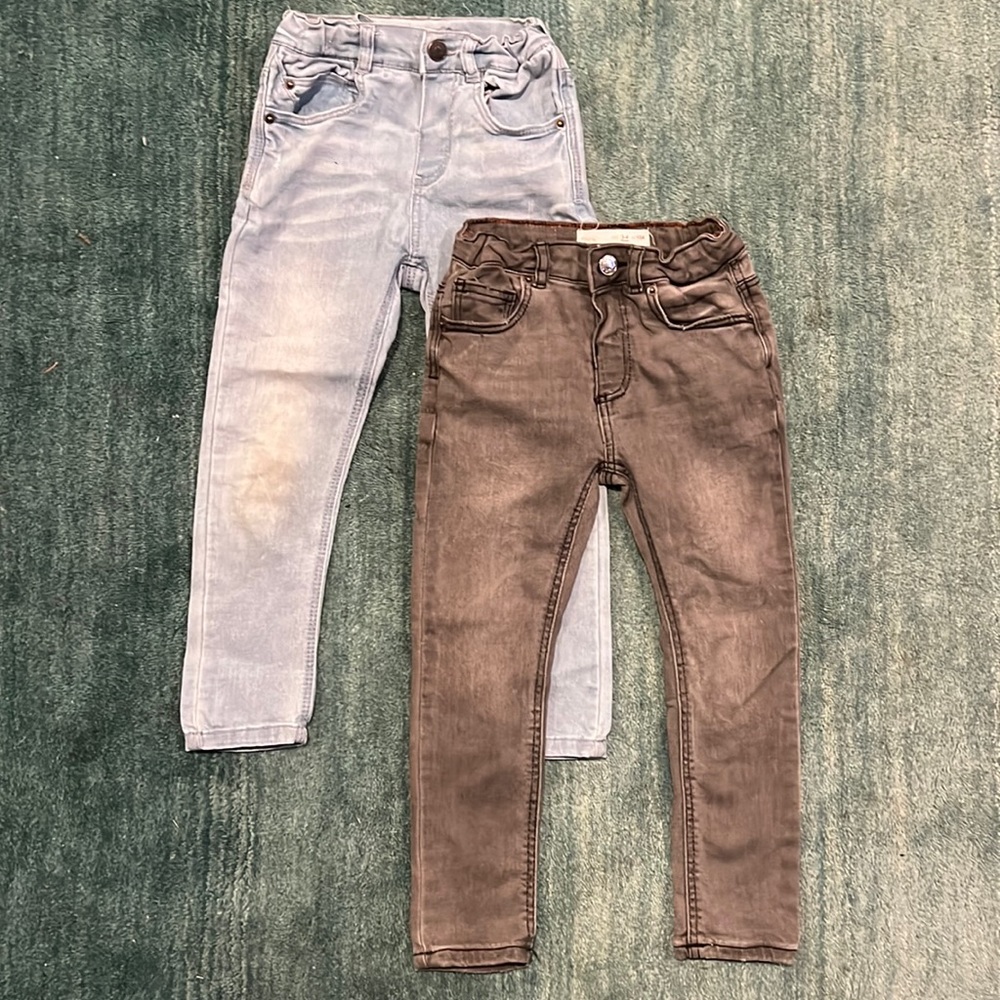 H&M bundle (2) toddler boy skinny jeans 
Color: blue and dark grey 
Size: 3-4T
